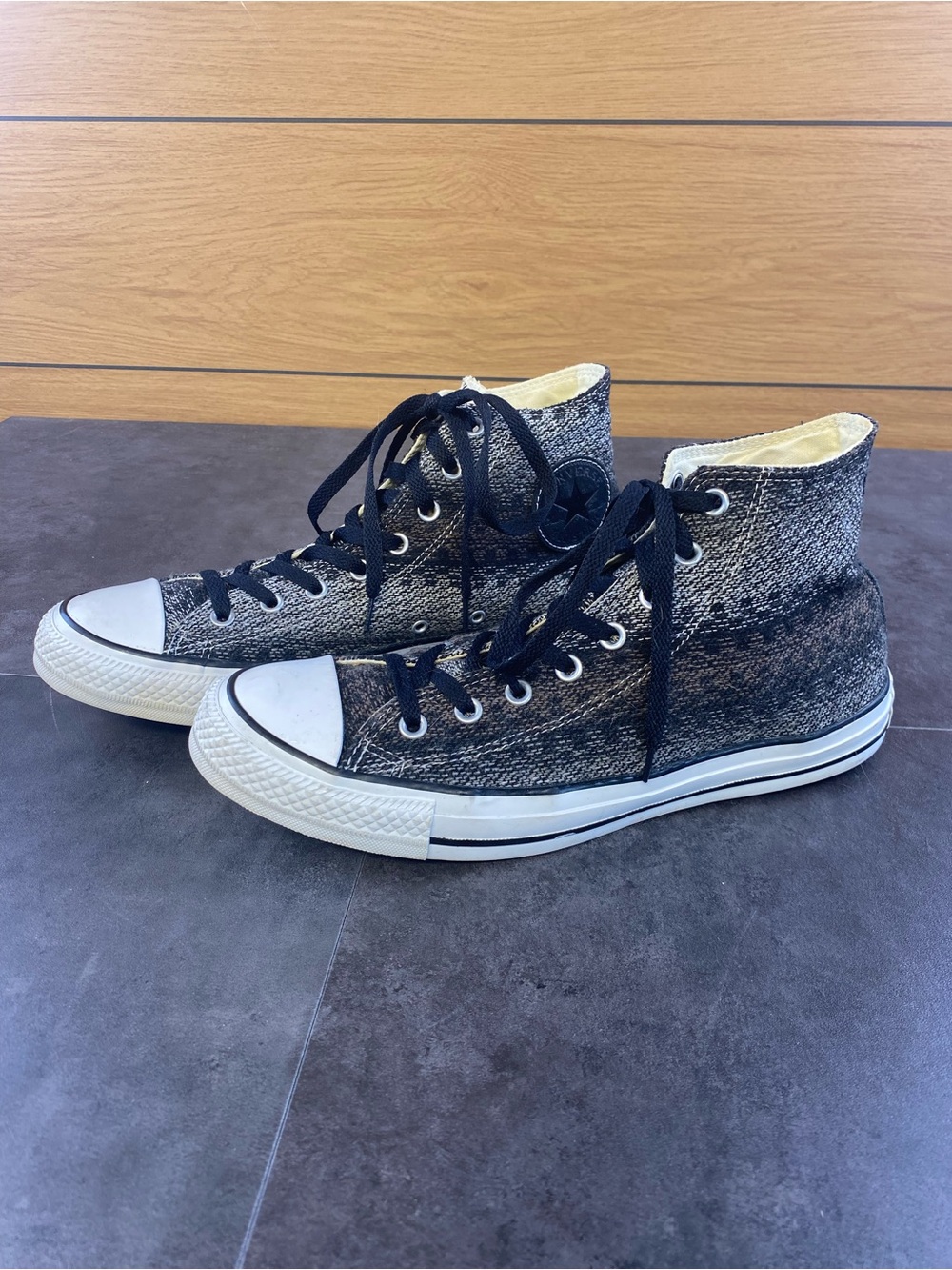 Converse Men’s High Top Knit Sneakers in Black & White size 11-CLEAN